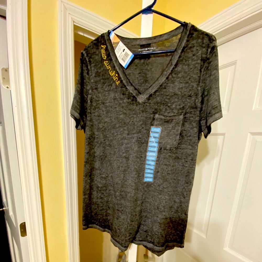 Women’s Large shirt sleeve top NEW